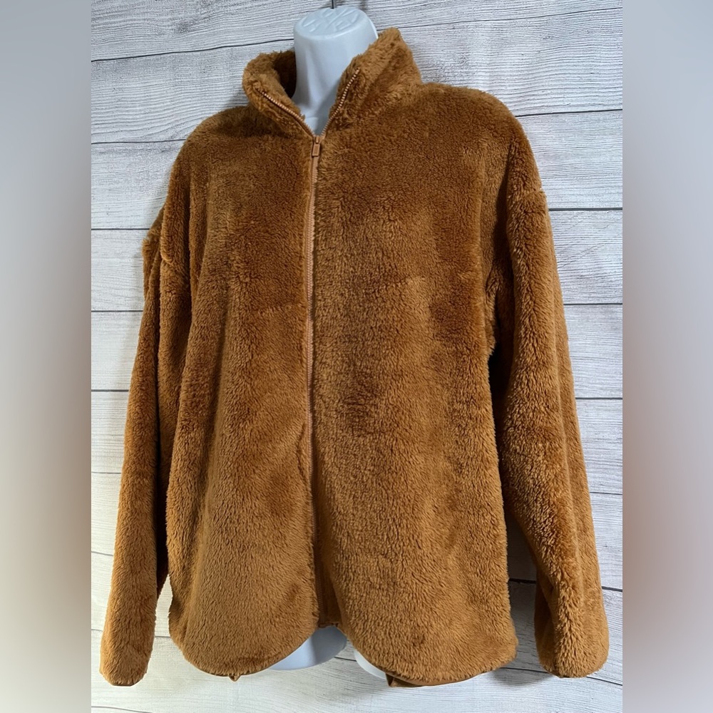 PINK (Victoria’s Secret)
TEDDY FULL-ZIP JACKET color- brown size- small